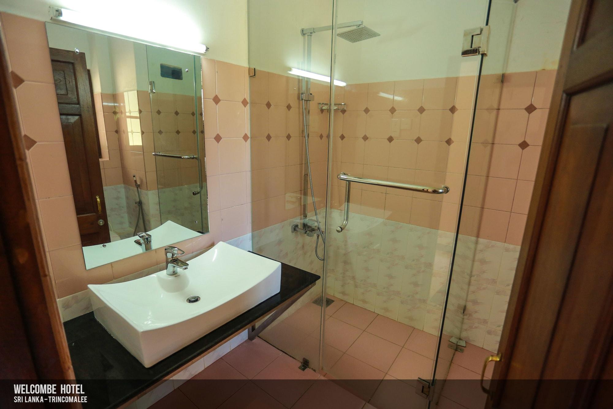 Welcombe Hotel Trincomalee Bagian luar foto