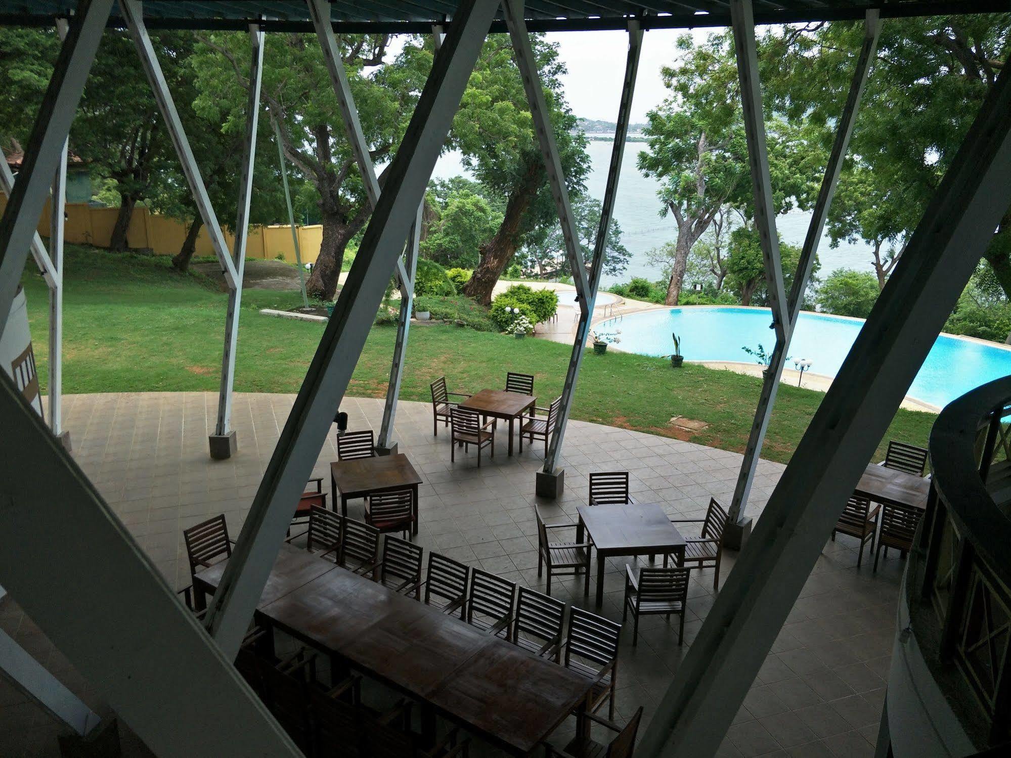 Welcombe Hotel Trincomalee Bagian luar foto